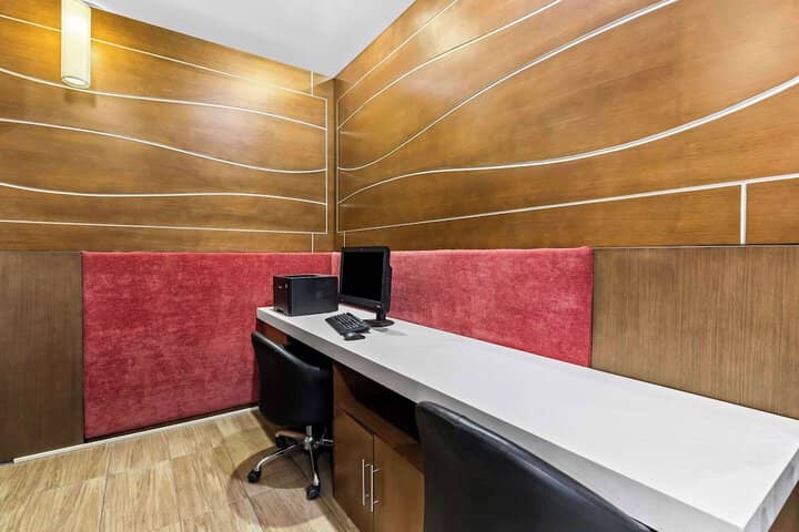 Business Center 47 of 51