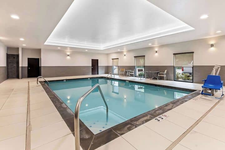 Pool 32 of 51